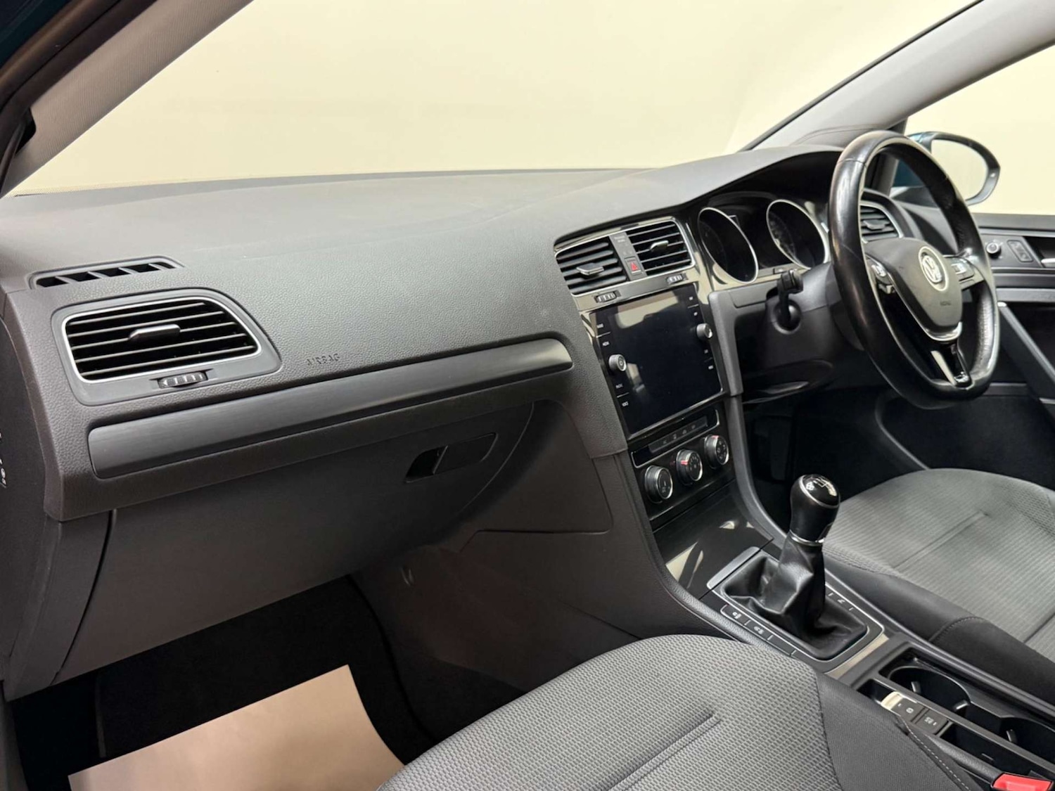 Used Volkswagen Golf 2017 for sale - 76600927: Photo 37