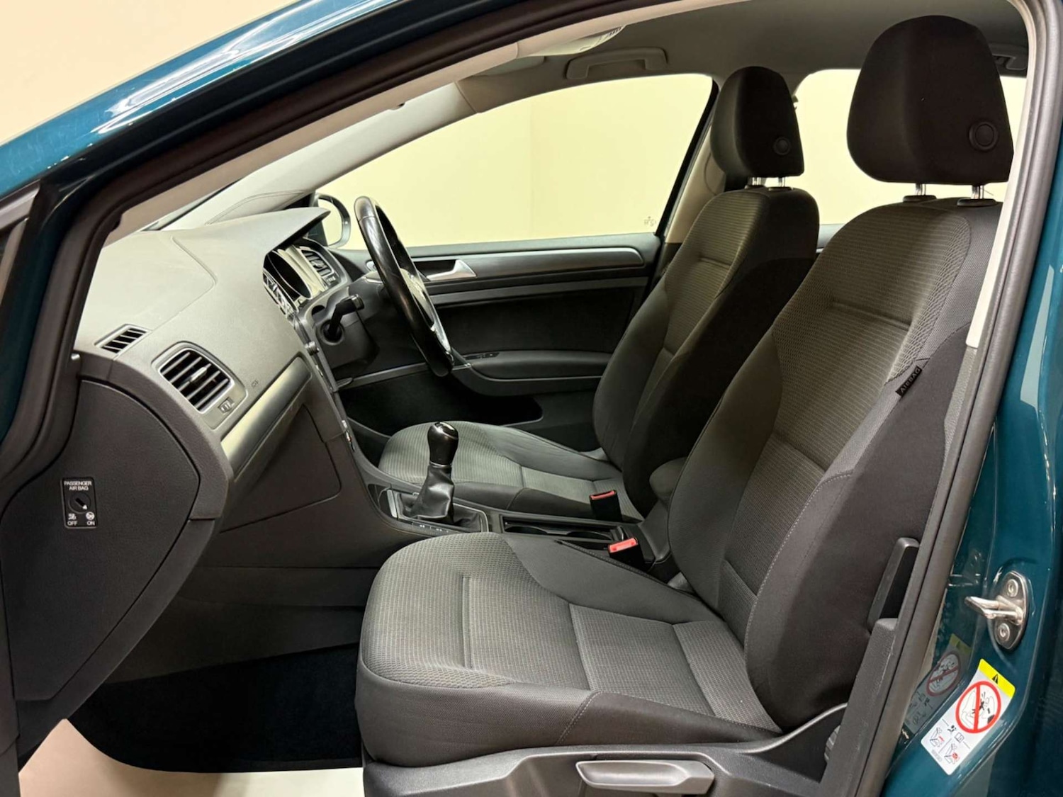 Used Volkswagen Golf 2017 for sale - 76600927: Photo 38