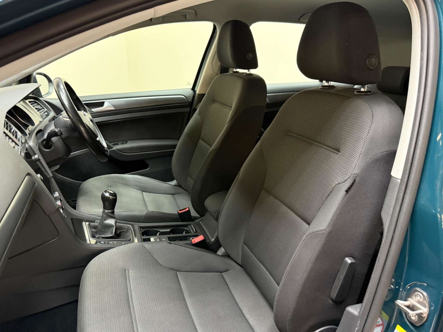 Used Volkswagen Golf 2017 for sale - 76600927: Photo 4