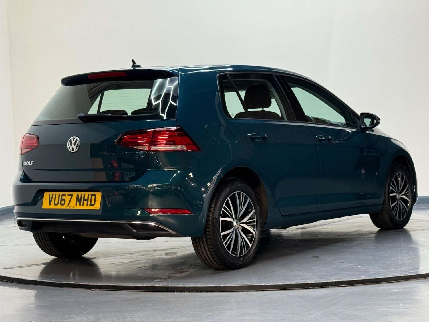 Used Volkswagen Golf 2017 for sale - 76600927: Photo 47