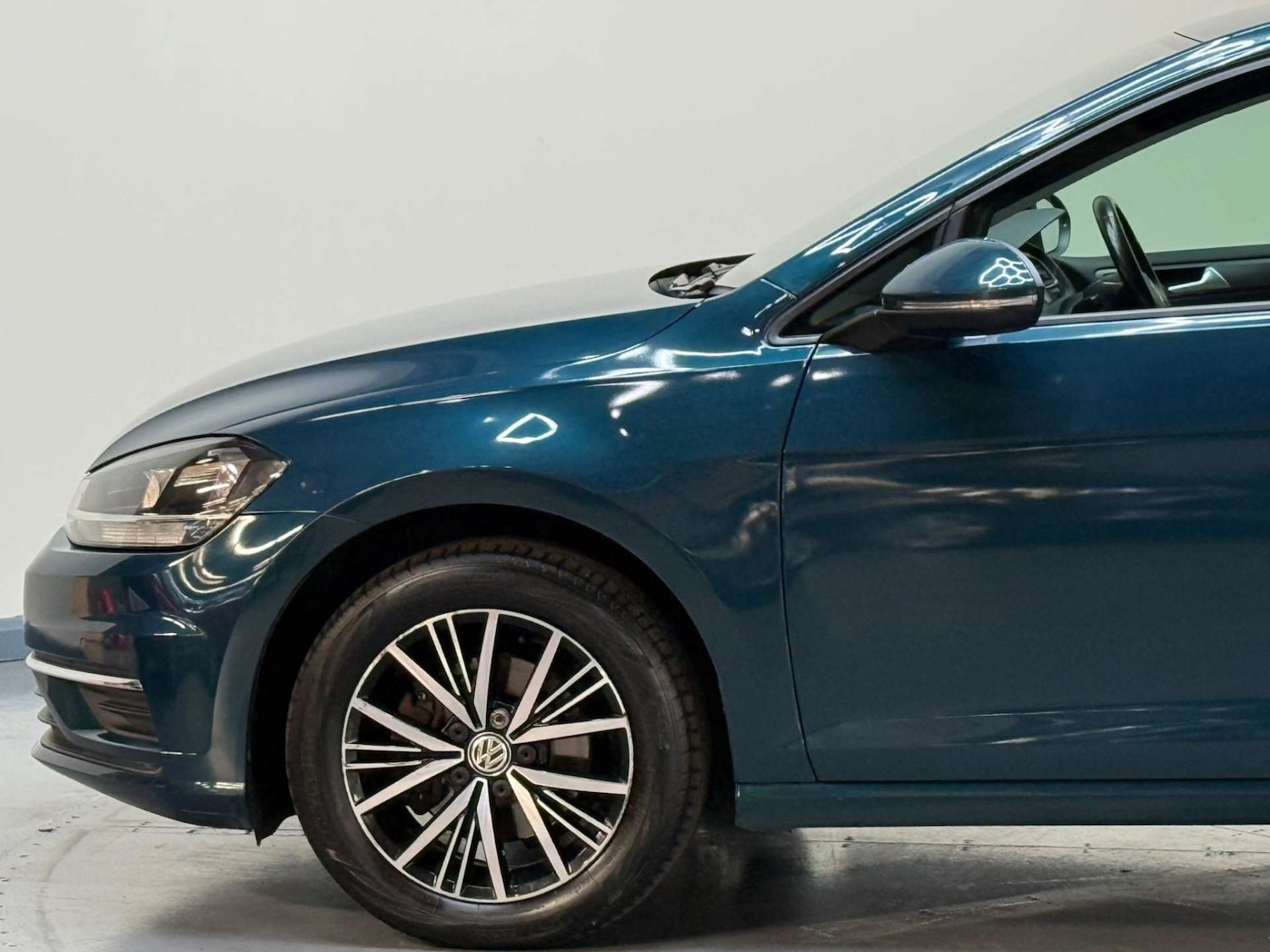 Used Volkswagen Golf 2017 for sale - 76600927: Photo 50