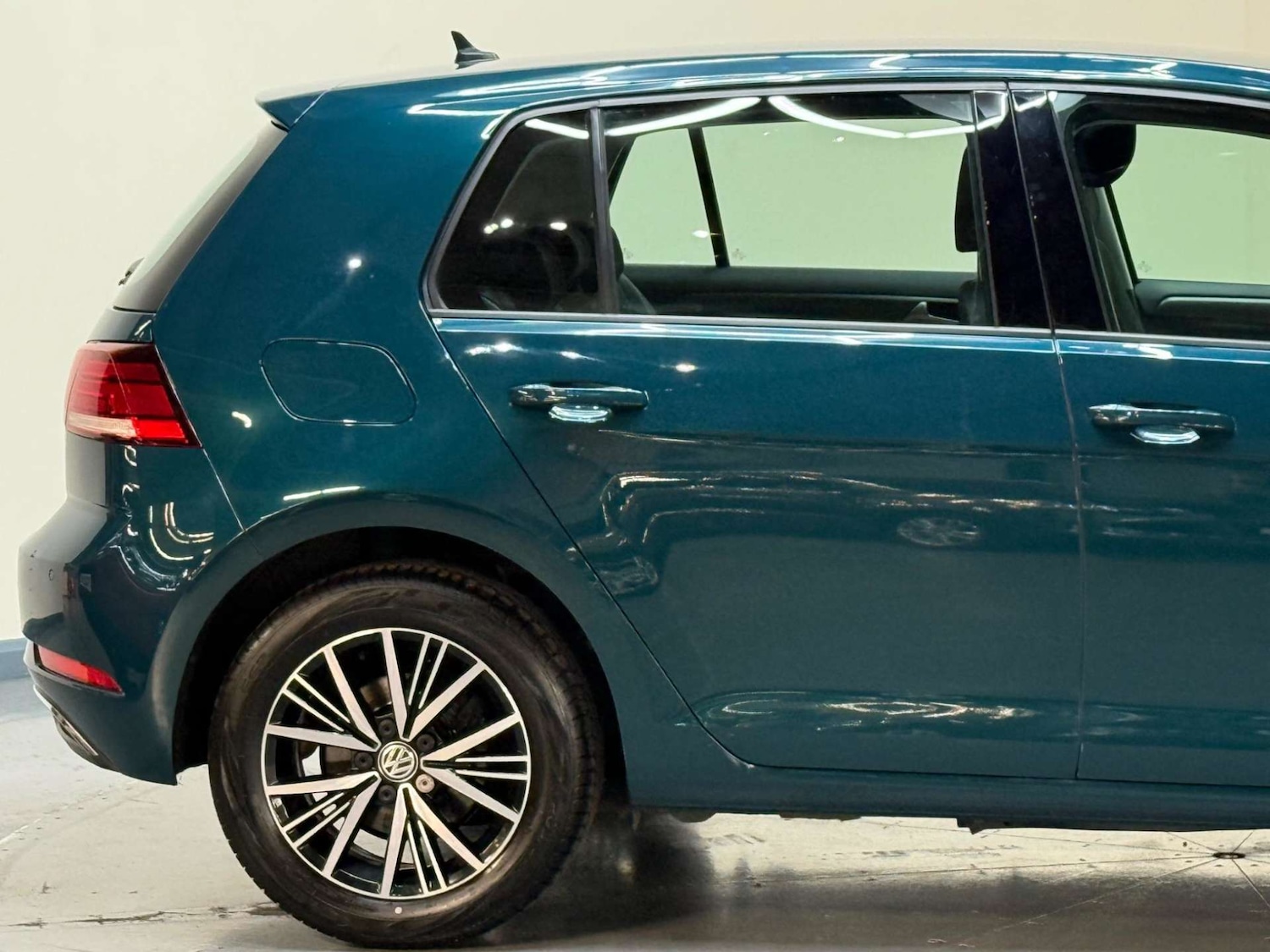 Used Volkswagen Golf 2017 for sale - 76600927: Photo 54