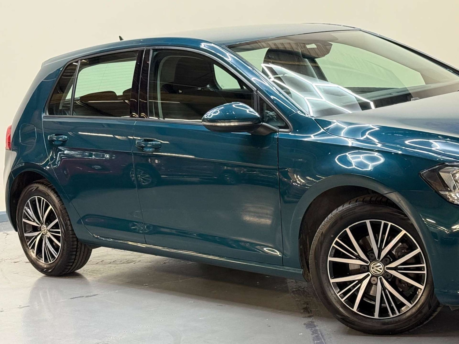 Used Volkswagen Golf 2017 for sale - 76600927: Photo 59