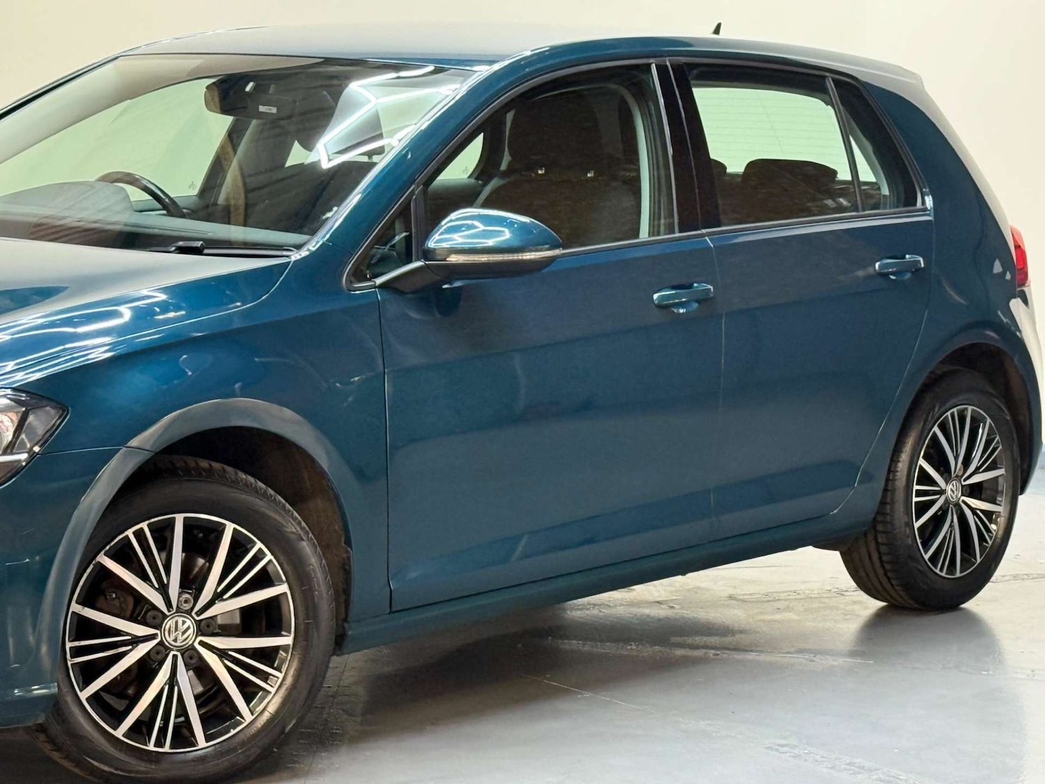 Used Volkswagen Golf 2017 for sale - 76600927: Photo 62