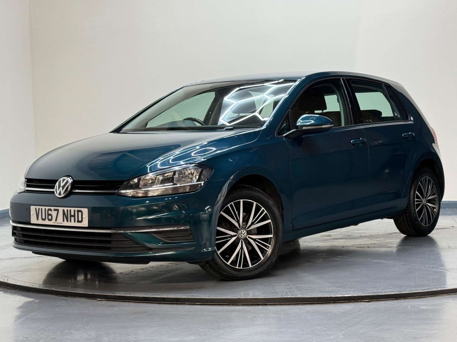 Used Volkswagen Golf 2017 for sale - 76600927: Photo 64
