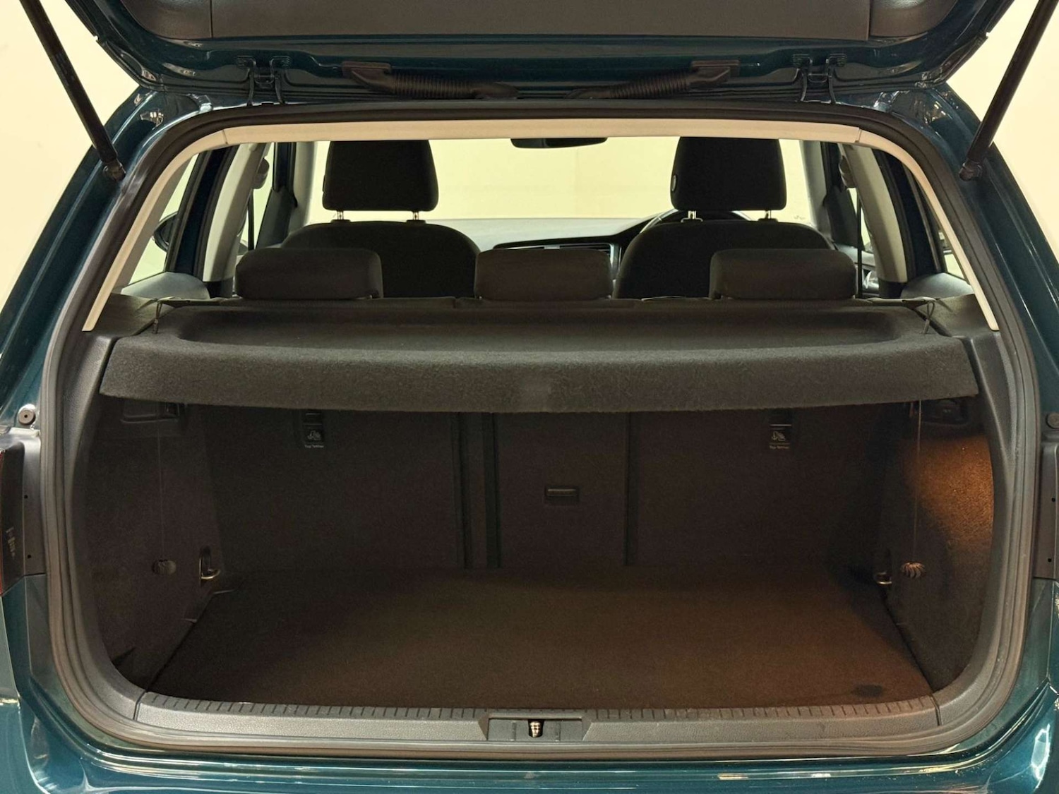 Used Volkswagen Golf 2017 for sale - 76600927: Photo 70