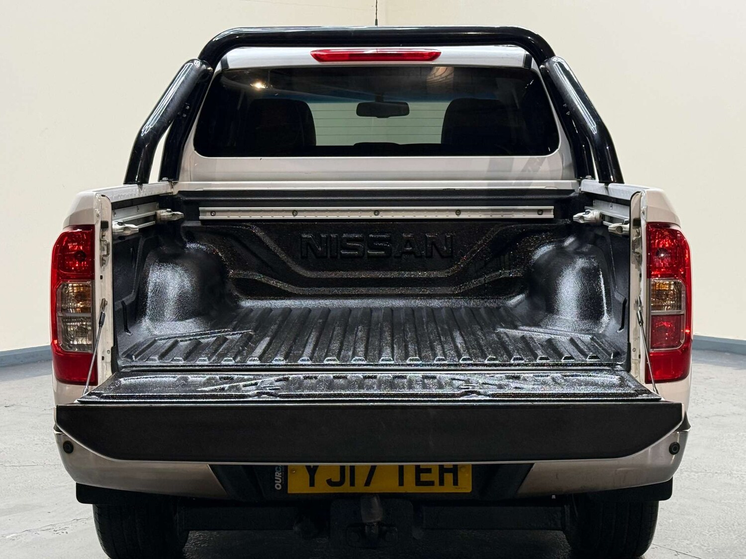 Used Nissan Navara 2017 for sale - 77261411: Photo 64