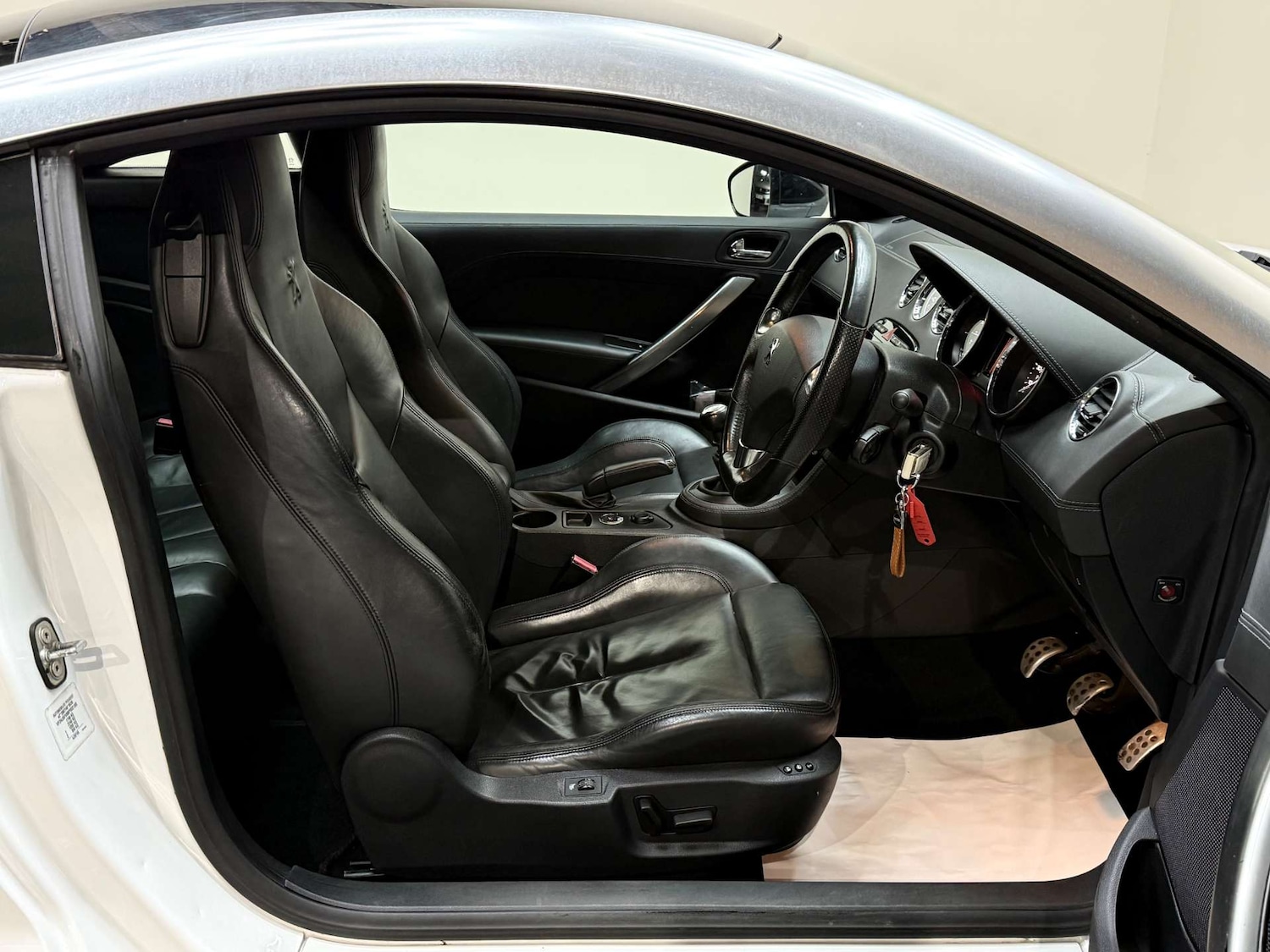 Used Peugeot RCZ 2011 for sale - 76709175: Photo 14