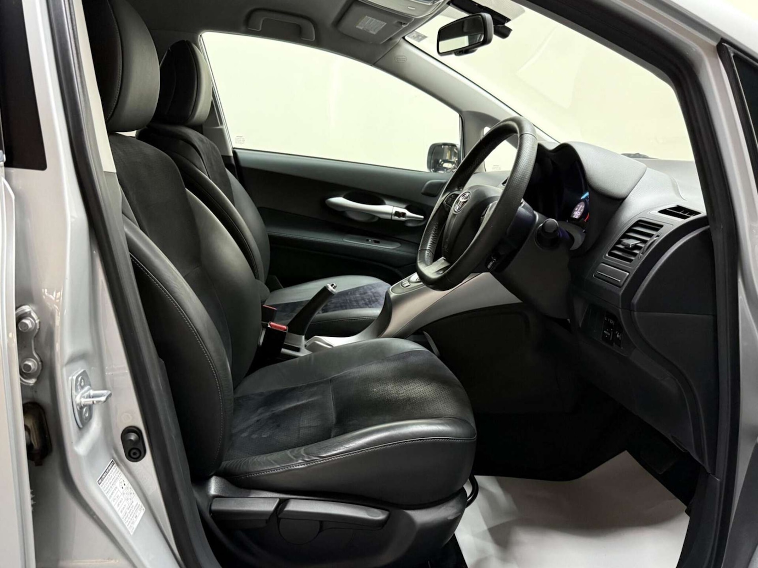 Used Toyota Auris 2012 for sale - 76363819: Photo 12