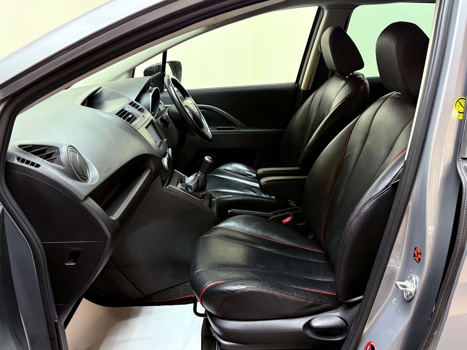 Used Mazda Mazda5 2011 for sale - 76331498: Photo 4