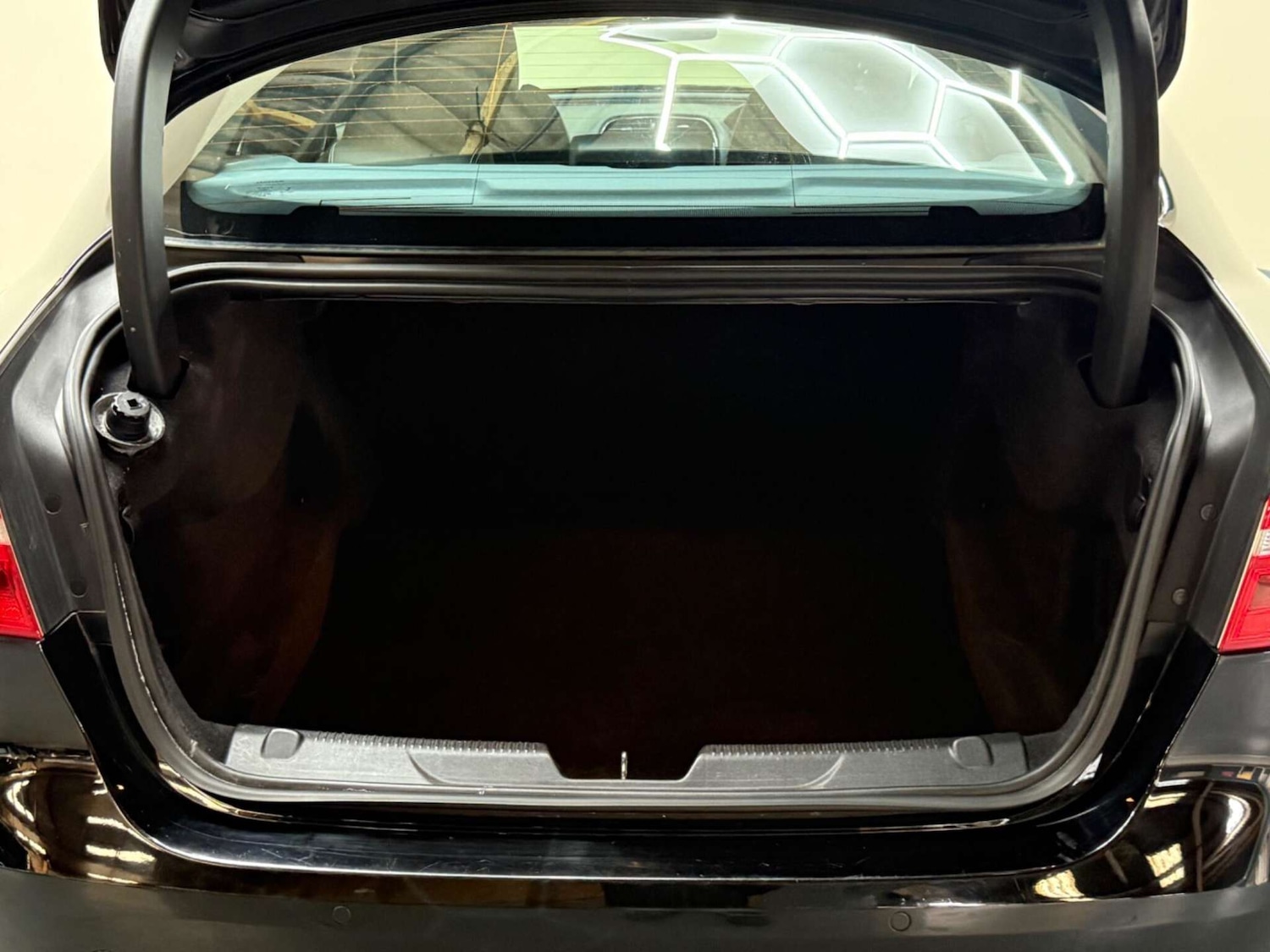 Used Jaguar XE 2018 for sale - 76602074: Photo 10