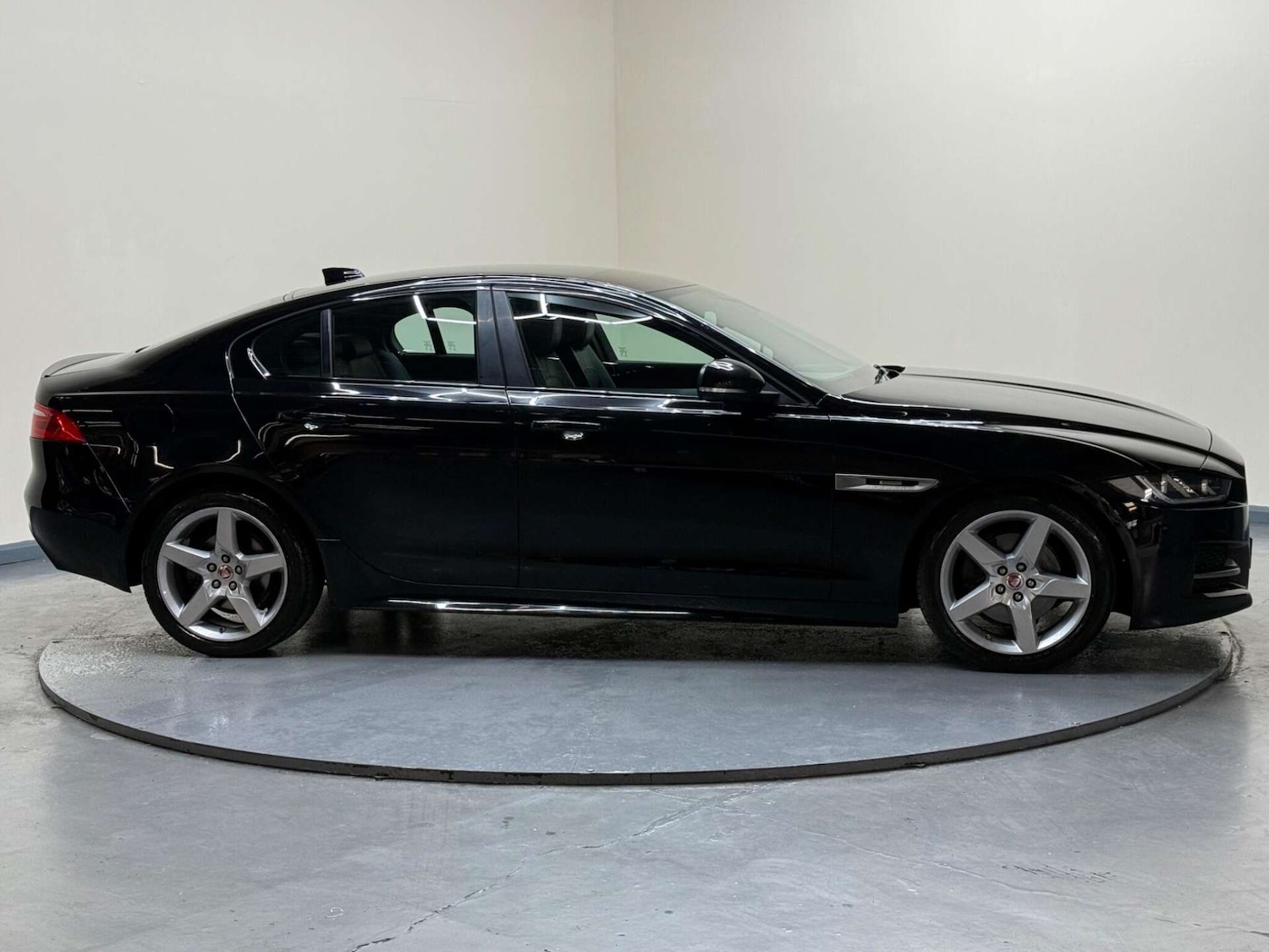 Used Jaguar XE 2018 for sale - 76602074: Photo 14