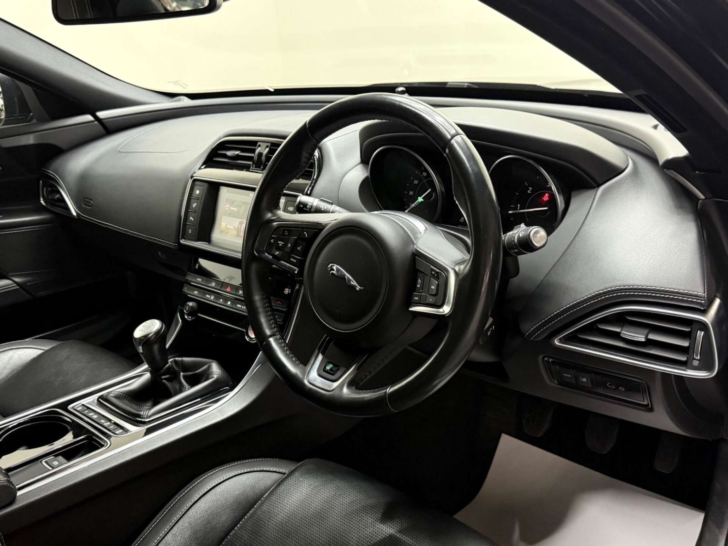 Used Jaguar XE 2018 for sale - 76602074: Photo 16