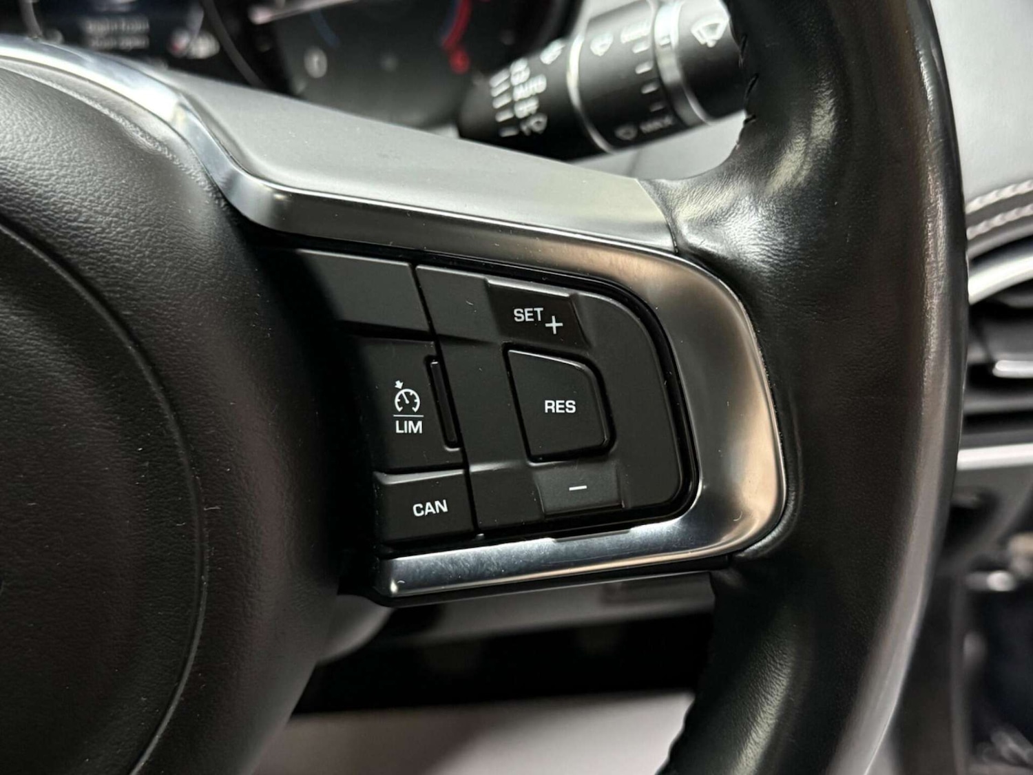 Used Jaguar XE 2018 for sale - 76602074: Photo 20