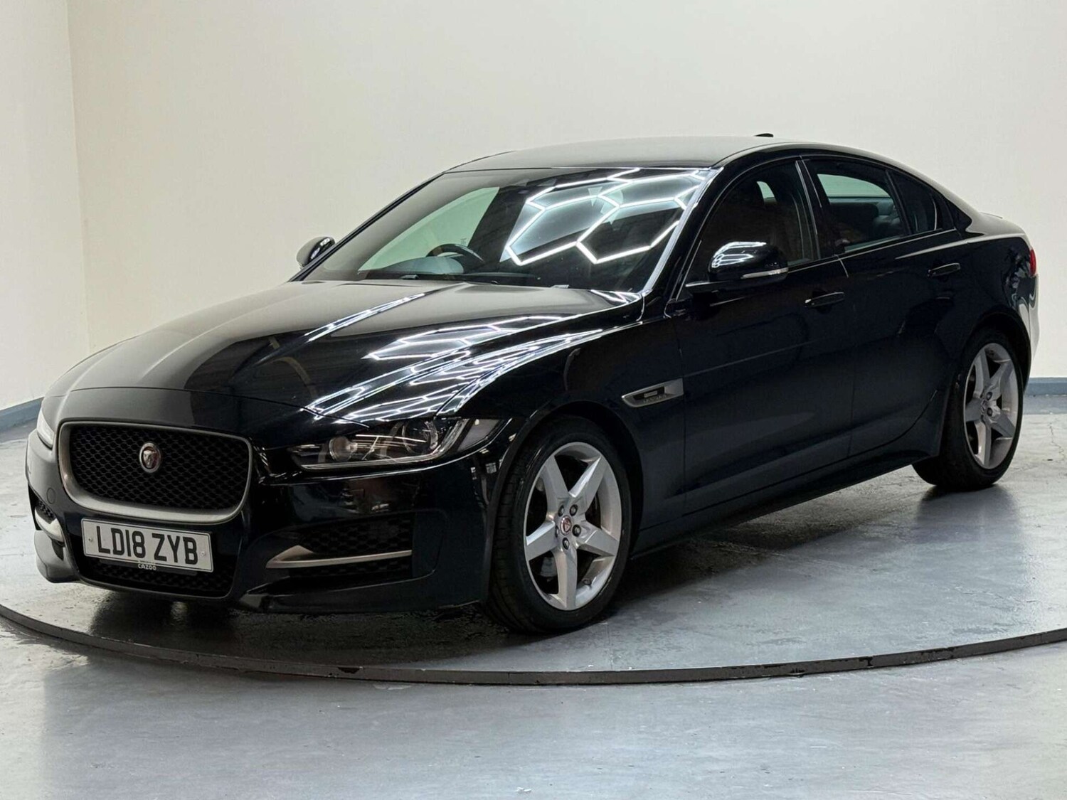 Used Jaguar XE 2018 for sale - 76602074: Photo 34