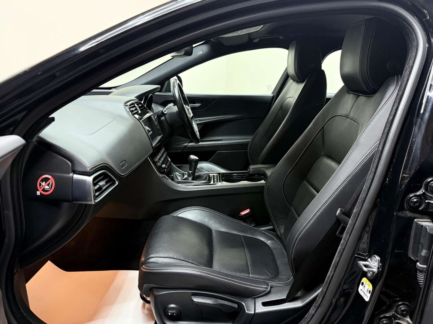 Used Jaguar XE 2018 for sale - 76602074: Photo 4