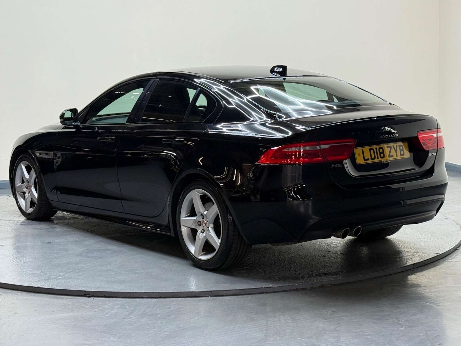 Used Jaguar XE 2018 for sale - 76602074: Photo 7