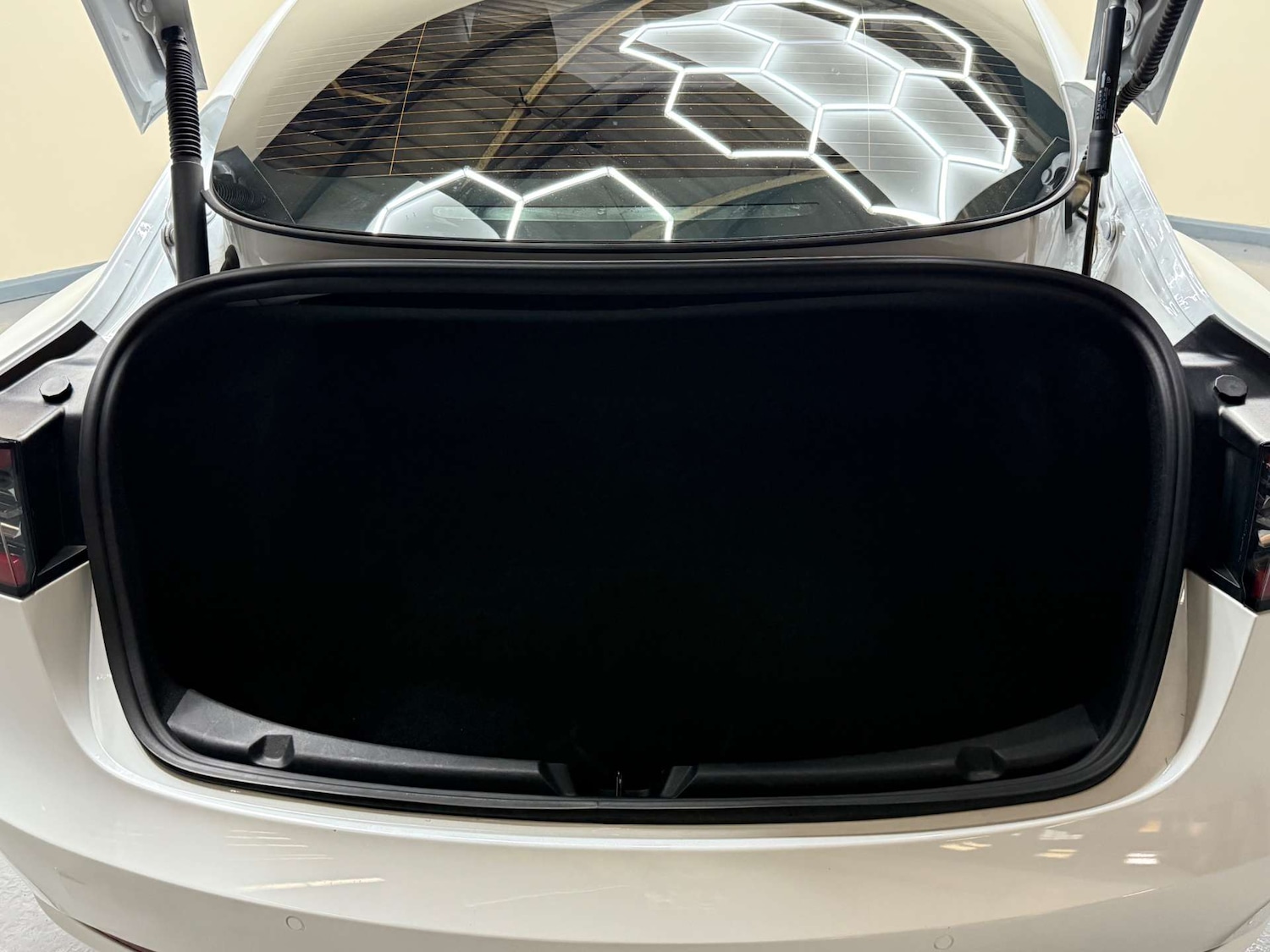 Used Tesla Model 3 2021 for sale - 76601189: Photo 10