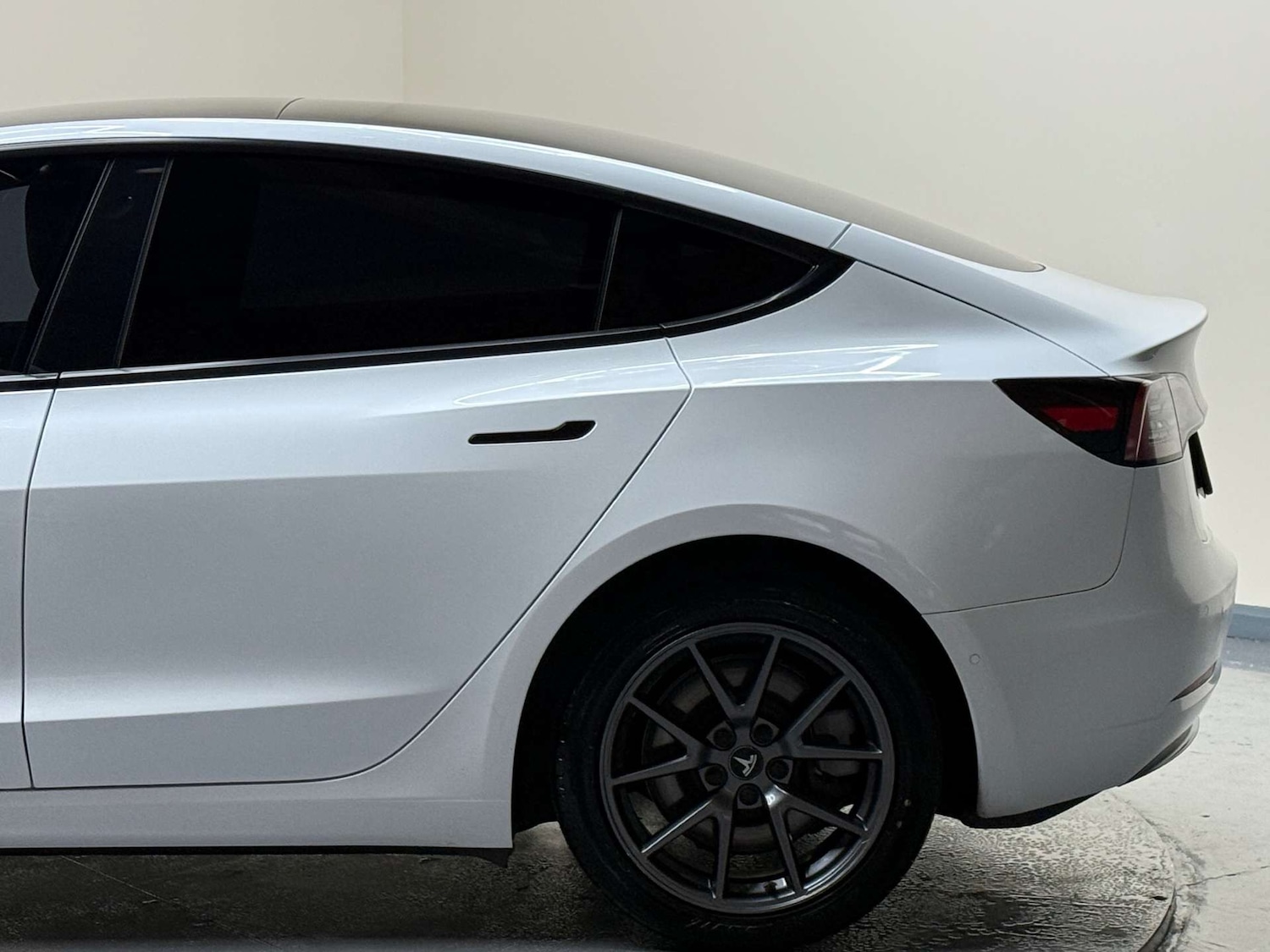 Used Tesla Model 3 2021 for sale - 76601189: Photo 48