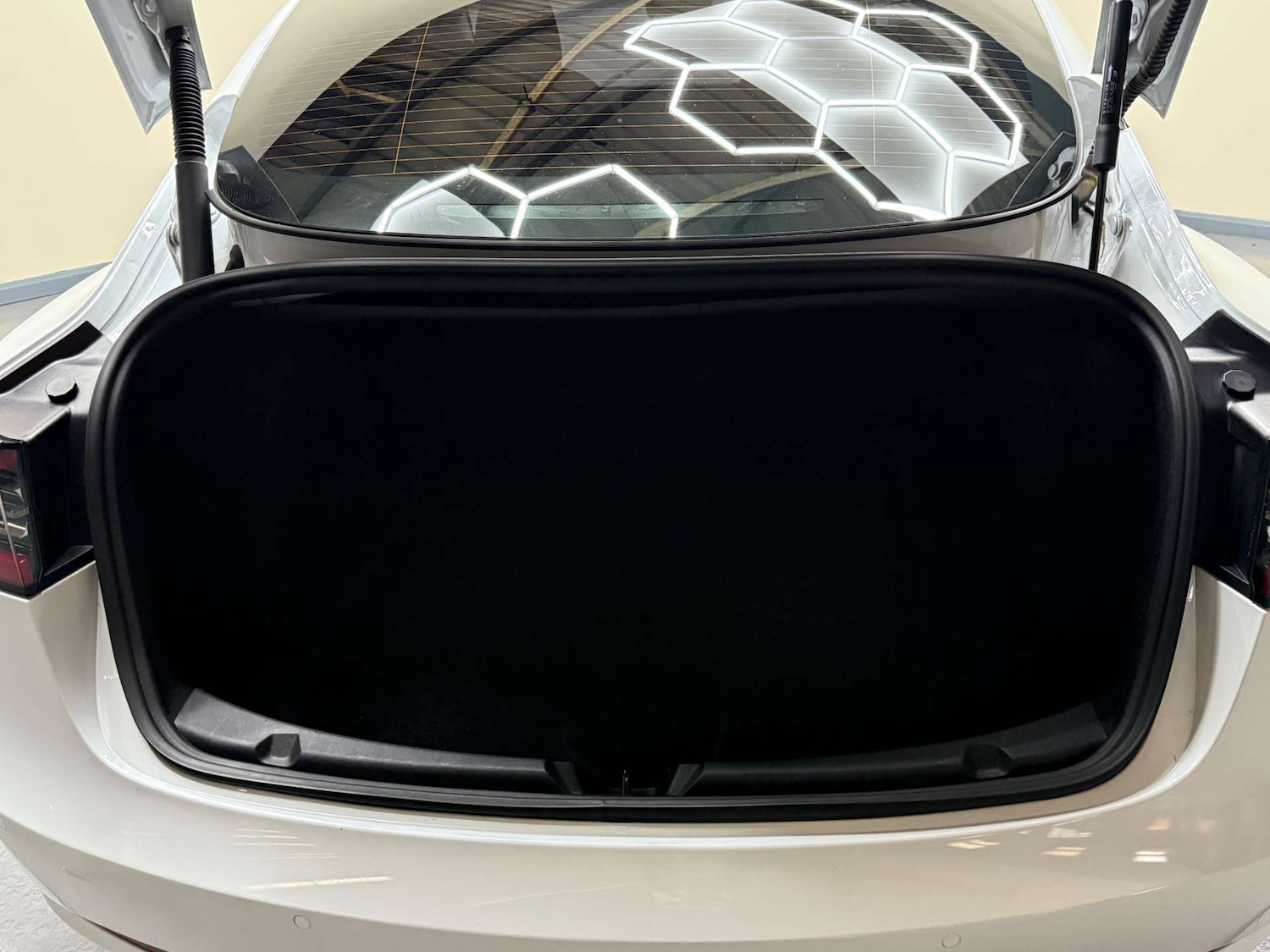 Used Tesla Model 3 2021 for sale - 76601189: Photo 63