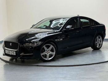 Used Jaguar XE 2018 for sale - 76181014: Photo 2
