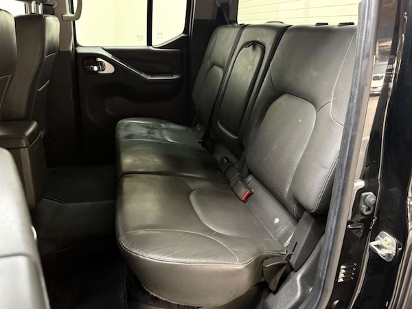 Used Nissan Navara 2015 for sale - 76181007: Photo 32