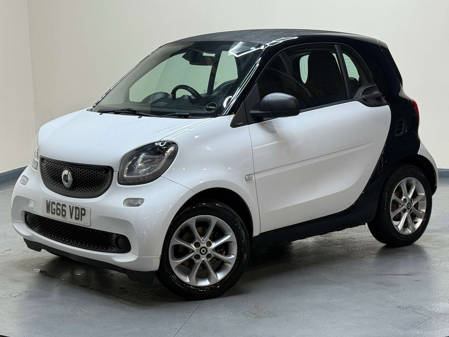 Used smart fortwo 2016 for sale - 77383448: Photo 2