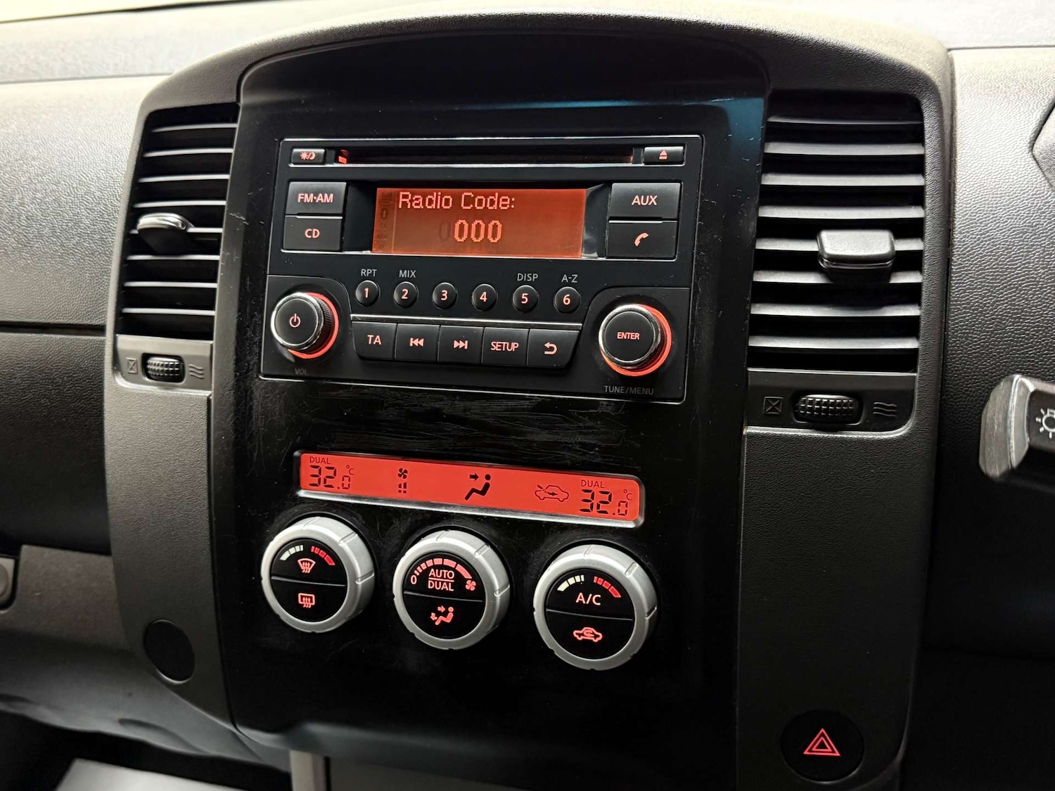 Used Nissan Navara 2013 for sale - 76629638: Photo 20