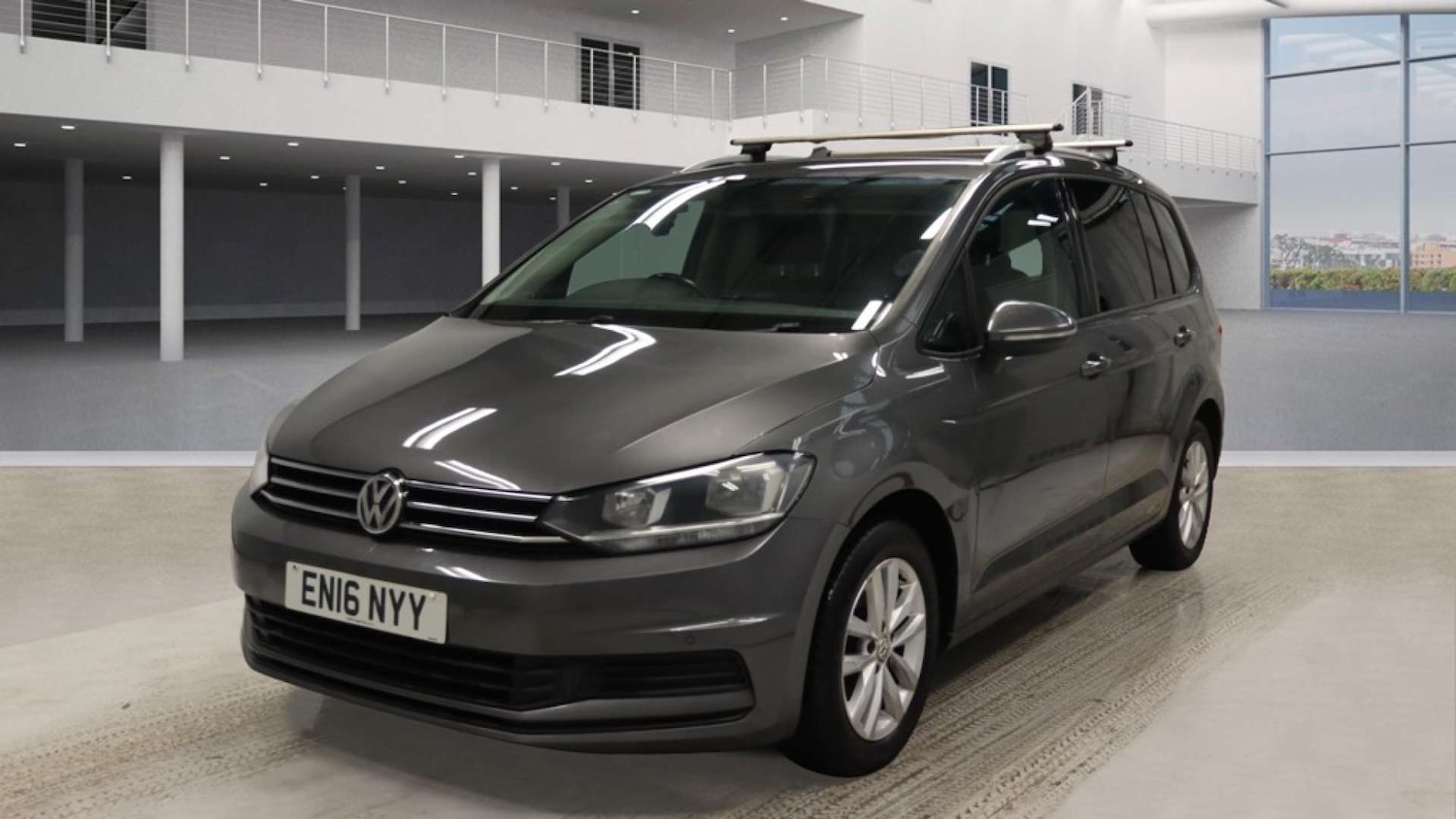 Used Volkswagen Touran 2016 for sale - 76706756: Photo 1