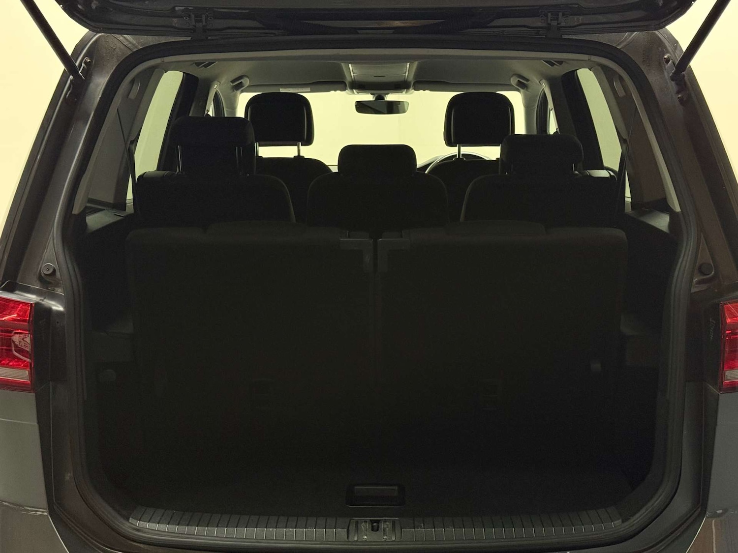 Used Volkswagen Touran 2016 for sale - 76706756: Photo 10