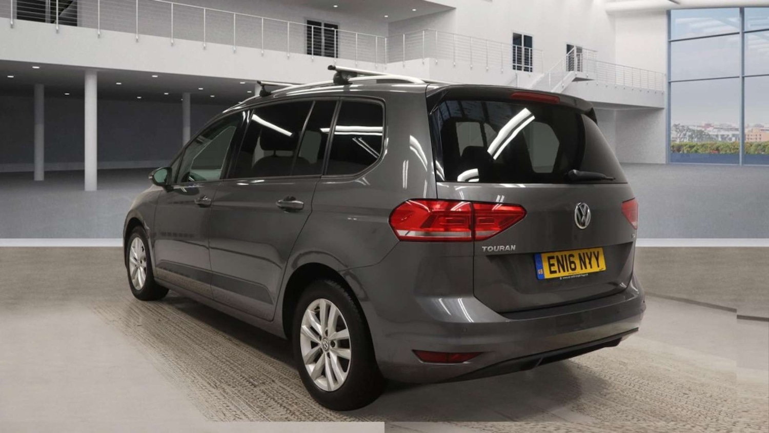 Used Volkswagen Touran 2016 for sale - 76706756: Photo 2