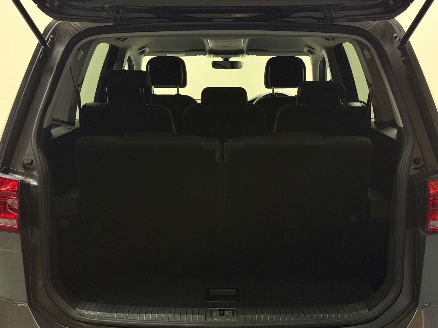 Used Volkswagen Touran 2016 for sale - 76706756: Photo 60