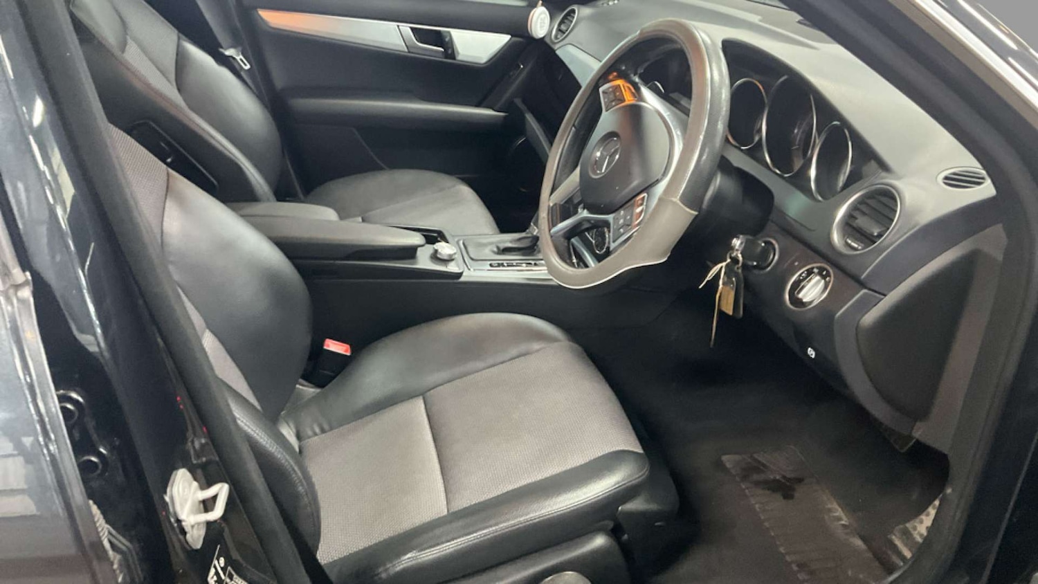 Used Mercedes-Benz C Class 2011 for sale - 78162660: Photo 4