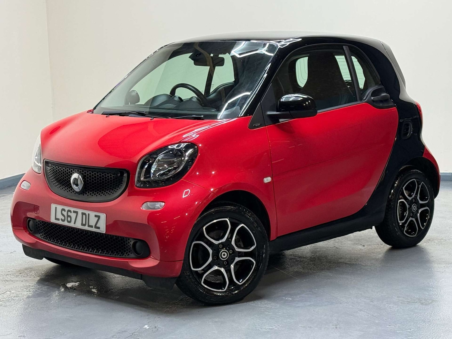 Used smart fortwo 2017 for sale - 77086096: Photo 2