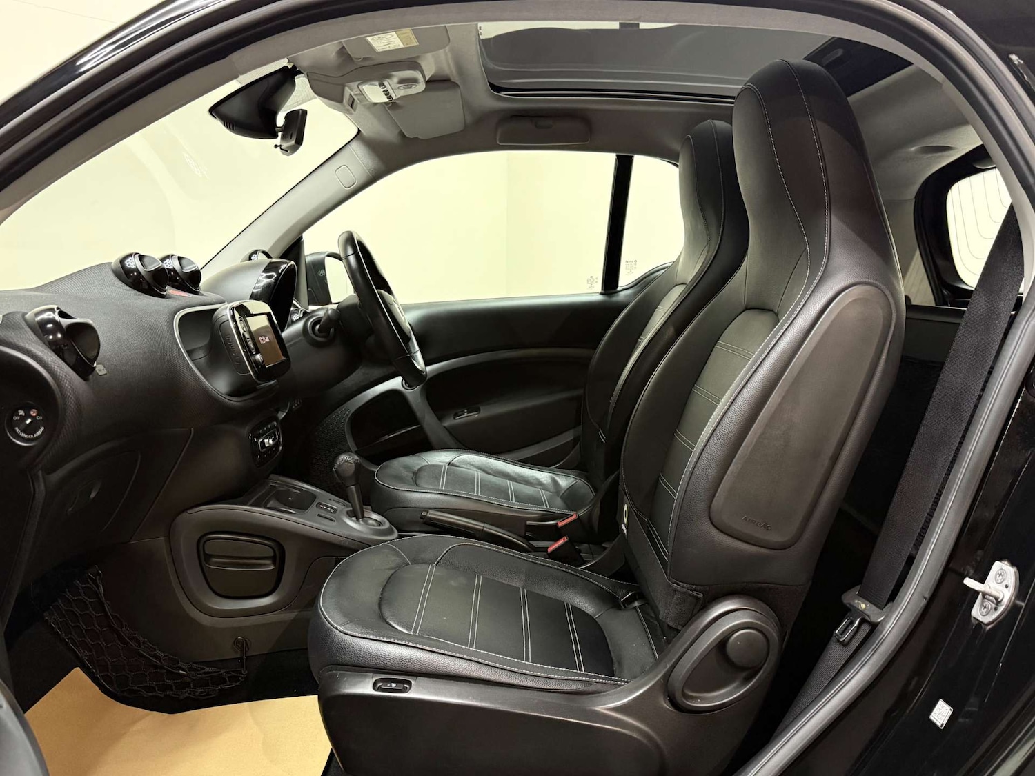 Used smart fortwo 2017 for sale - 77086096: Photo 4