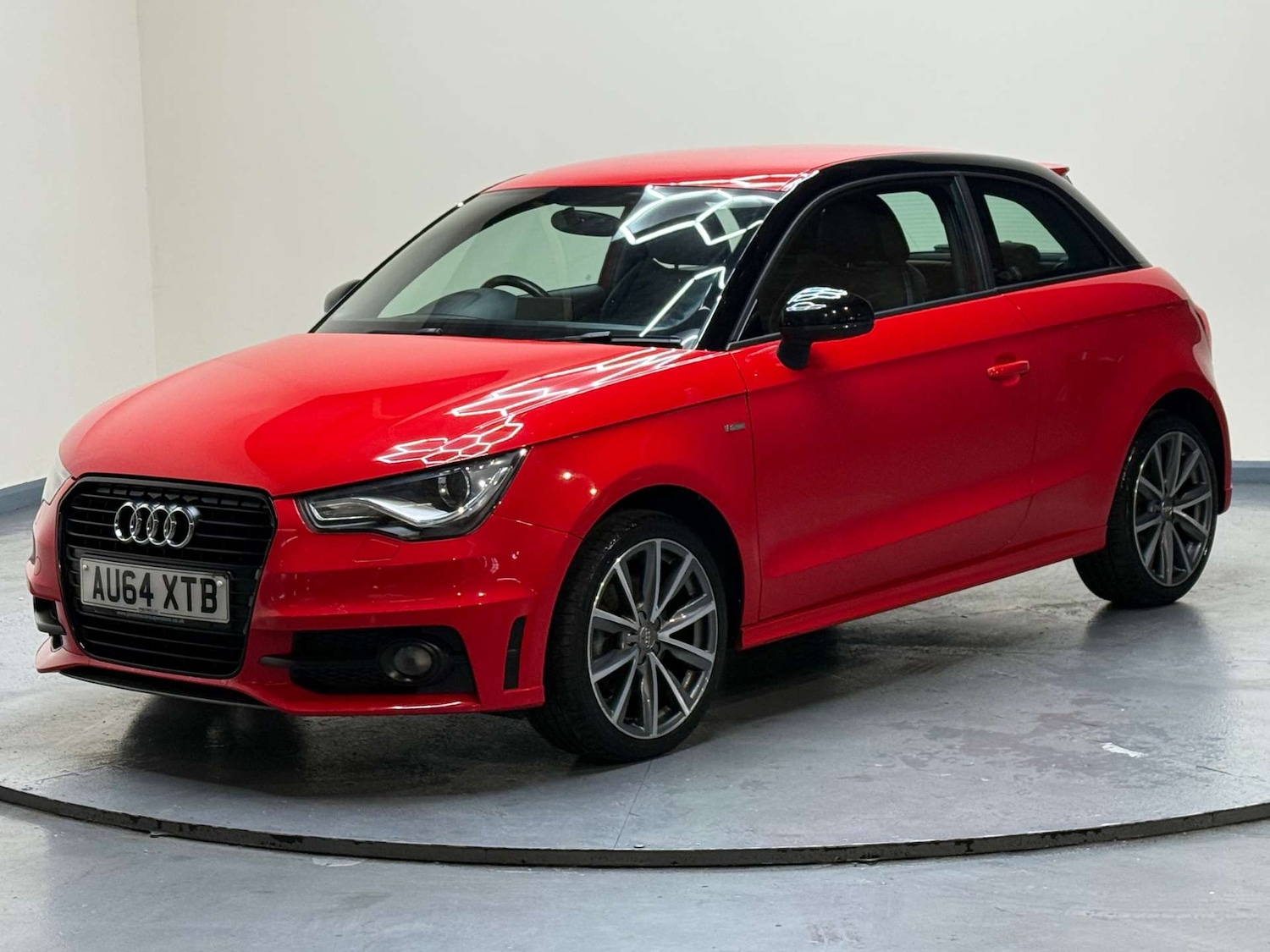 Used Audi A1 2014 for sale - 77693734: Photo 2