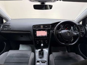 Used Volkswagen Golf 2019 for sale - 76762546: Photo