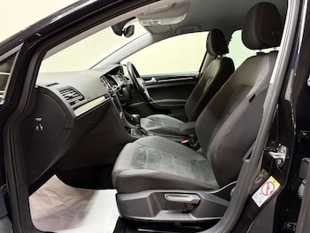 Used Volkswagen Golf 2019 for sale - 76762546: Photo