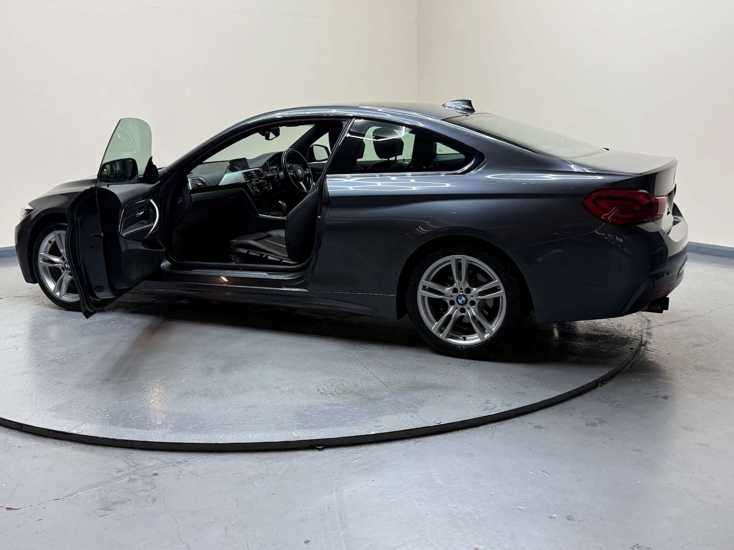 Used BMW 4 Series 2017 for sale - 76709173: Photo 37