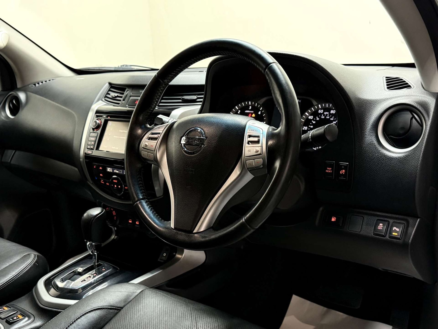 Used Nissan Navara 2018 for sale - 76255869: Photo 64