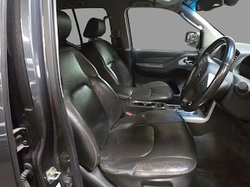 Used Nissan Navara 2015 for sale - 76331501: Photo