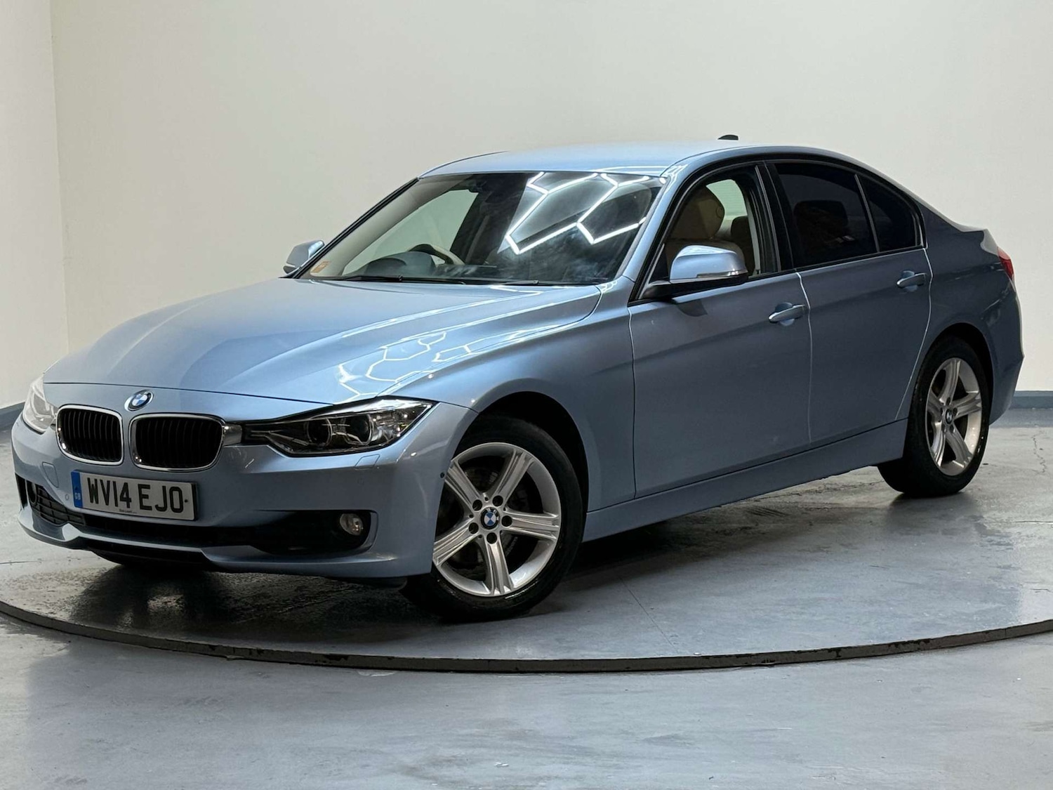 Used BMW 3 Series 2014 for sale - 77339243: Photo 2
