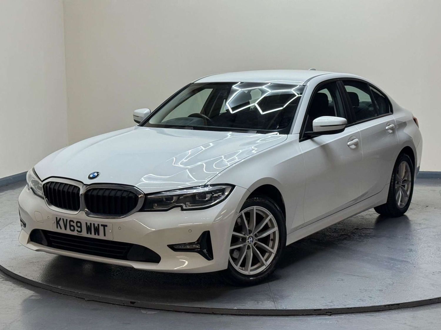 Used BMW 3 Series 2019 for sale - 76363930: Photo 2