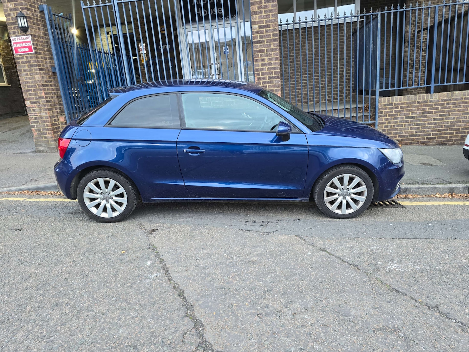 Used Audi A1 2014 for sale - 76642916: Photo 2