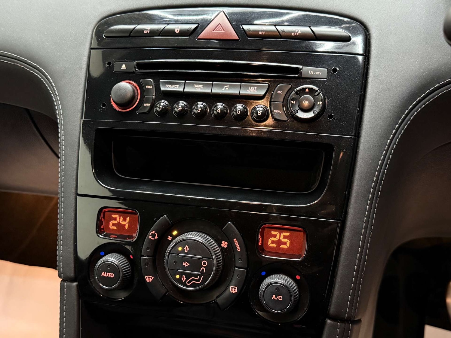 Used Peugeot RCZ 2011 for sale - 77234087: Photo 18