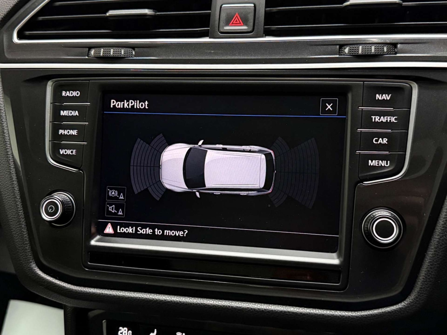 Used Volkswagen Tiguan 2017 for sale - 76363698: Photo 24