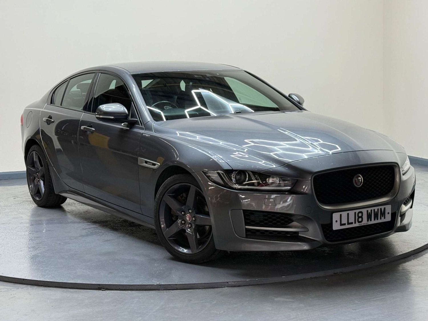 Used Jaguar XE 2018 for sale - 76181029: Photo 1
