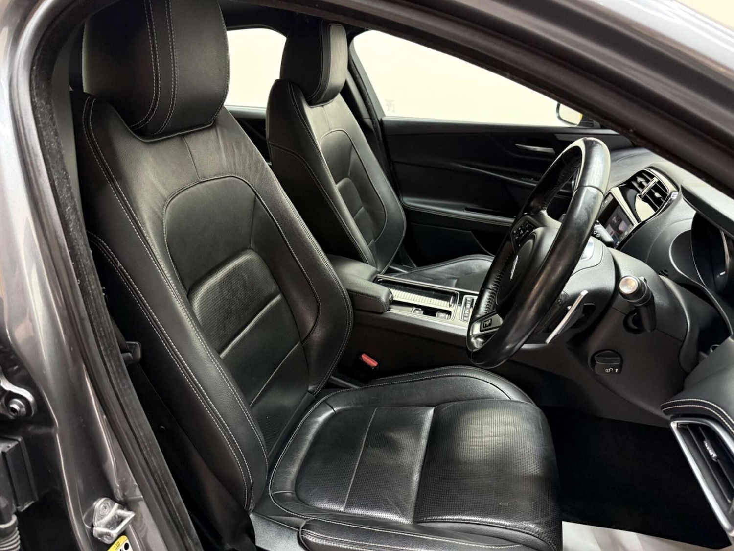 Used Jaguar XE 2018 for sale - 76181029: Photo 16