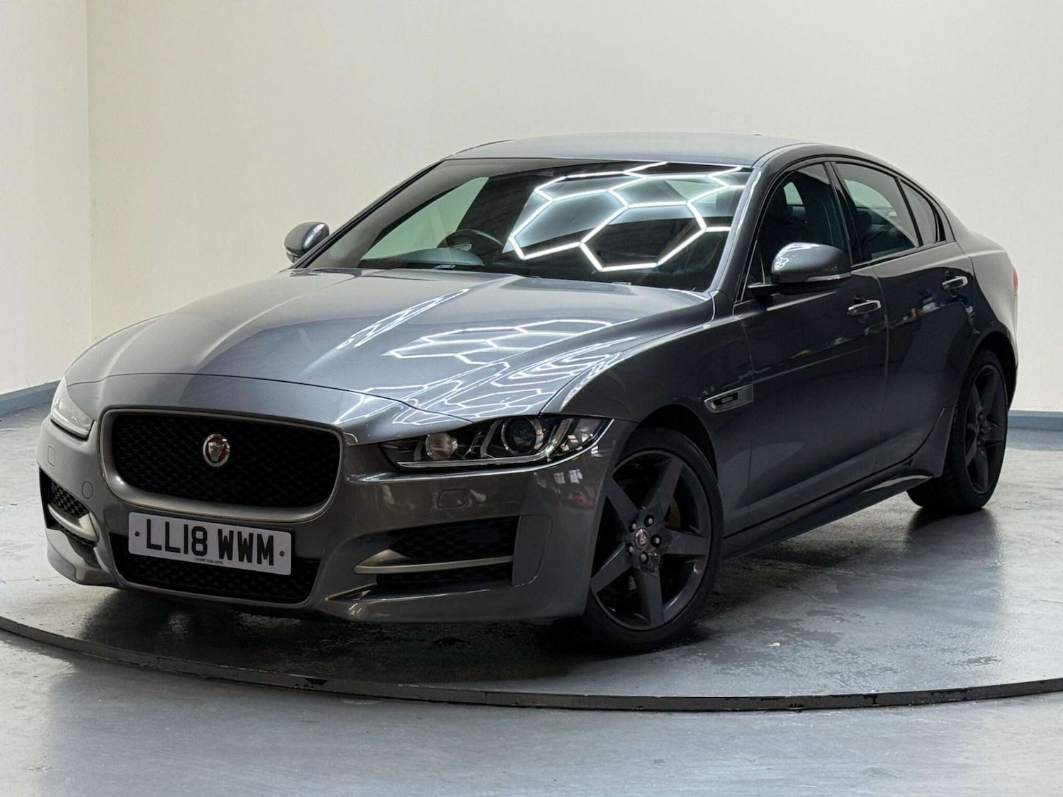 Used Jaguar XE 2018 for sale - 76181029: Photo 2
