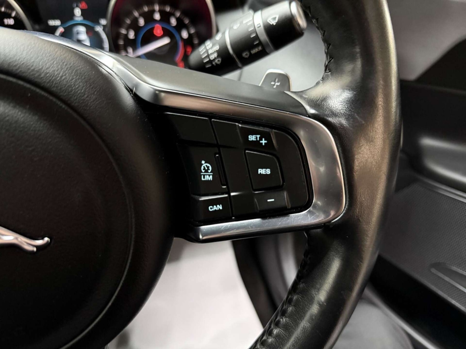 Used Jaguar XE 2018 for sale - 76181029: Photo 20